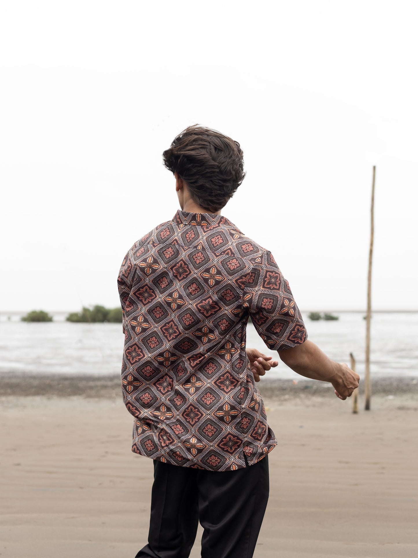 Stylish Beach Look Patterned Shirt: Trendy Men’s Fashion