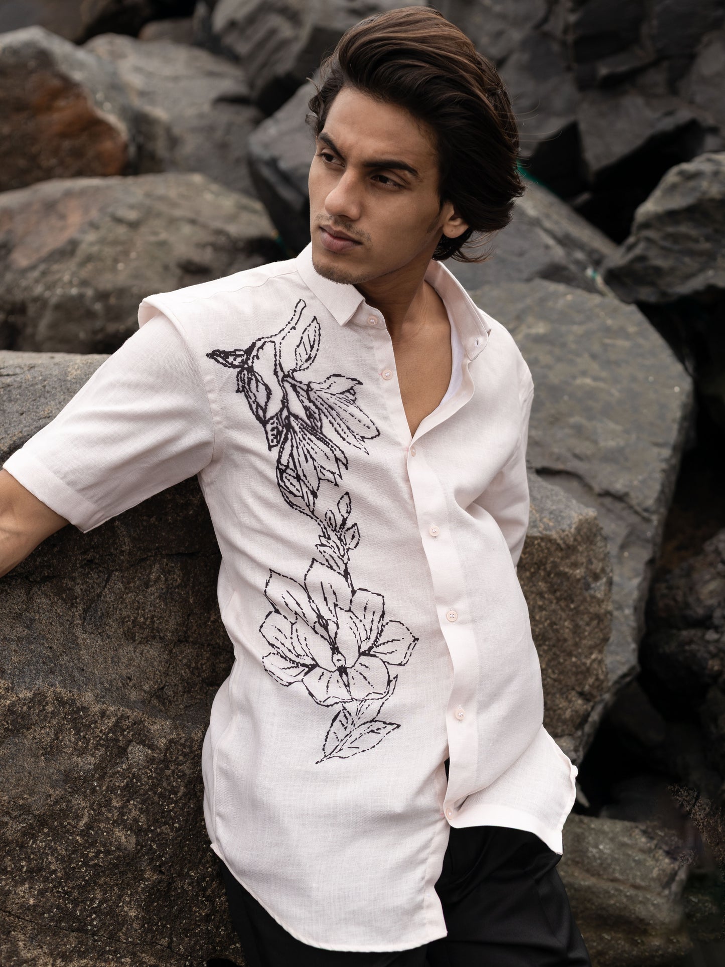 Trendy Men's Floral Print Shirt– Casual Outfit for Modern Style