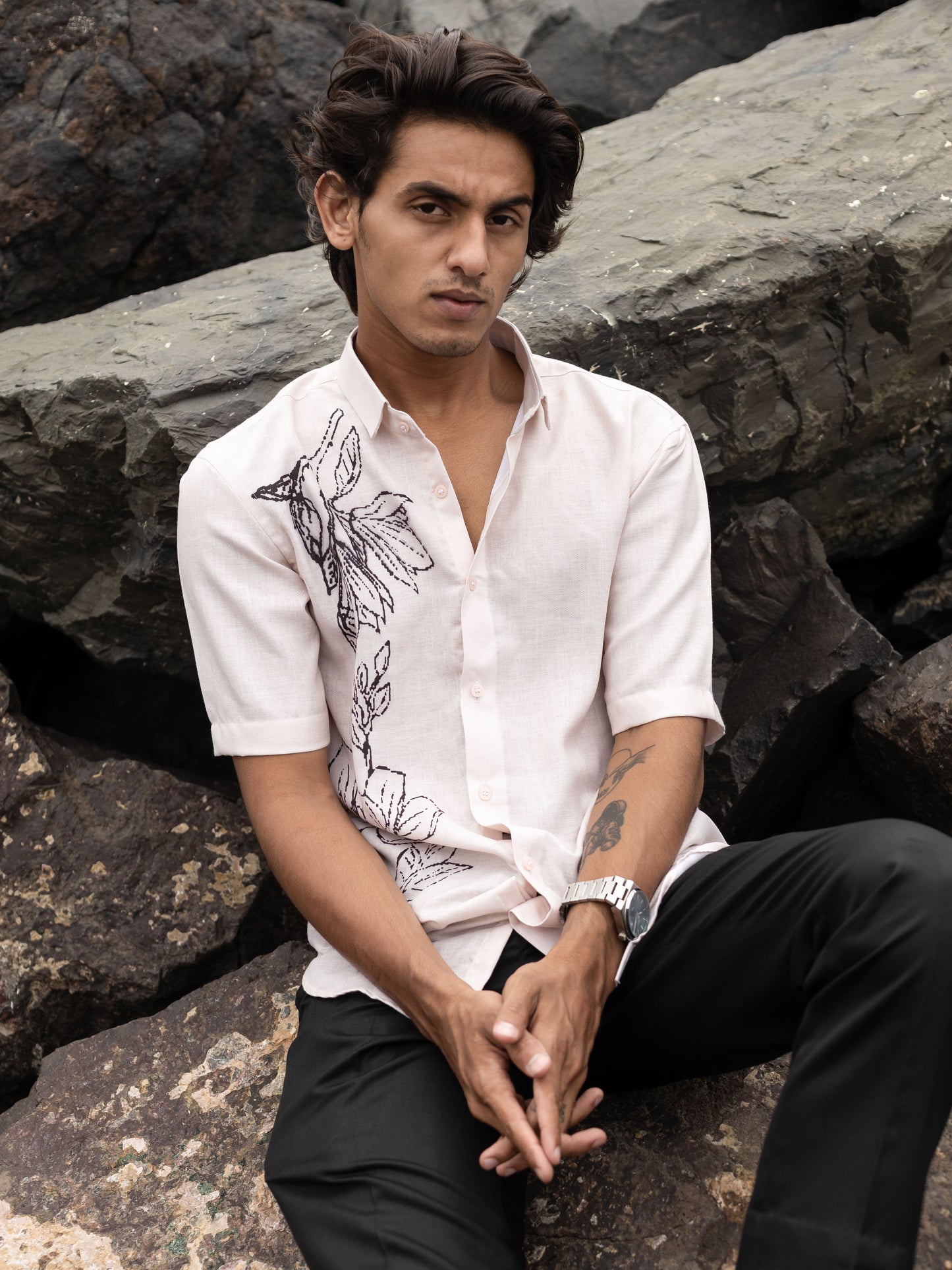 Trendy Men's Floral Print Shirt– Casual Outfit for Modern Style