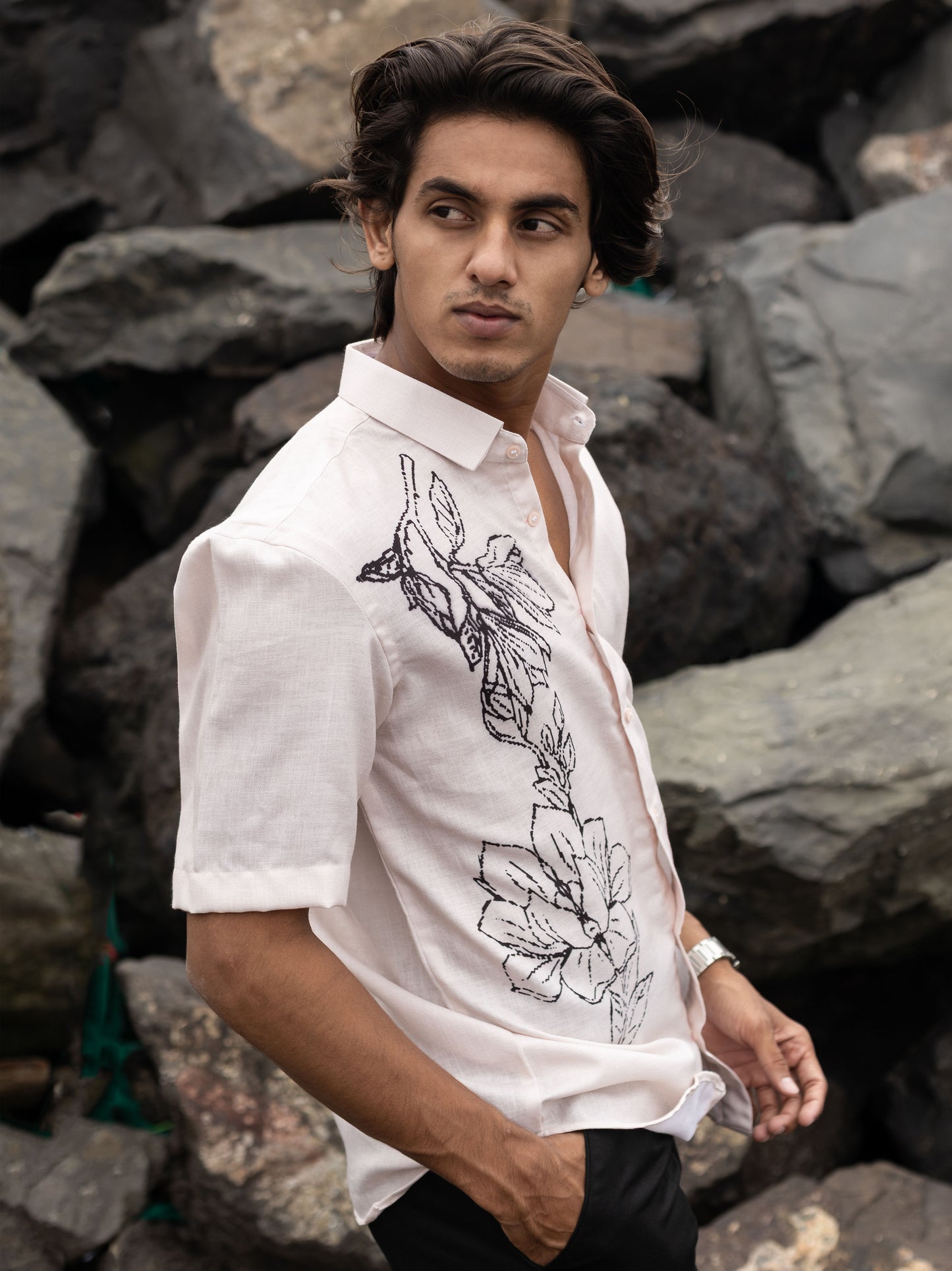 Trendy Men's Floral Print Shirt– Casual Outfit for Modern Style