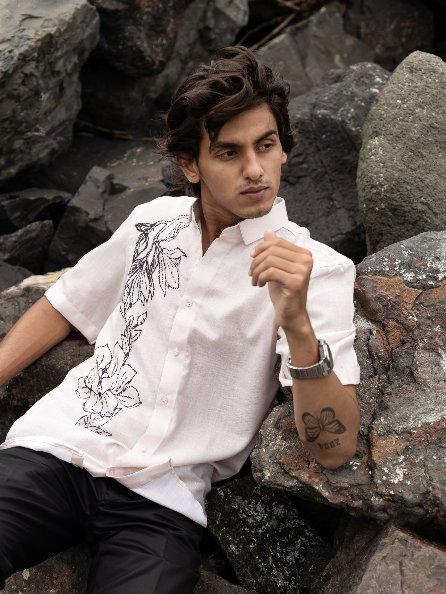 Trendy Men's Floral Print Shirt– Casual Outfit for Modern Style