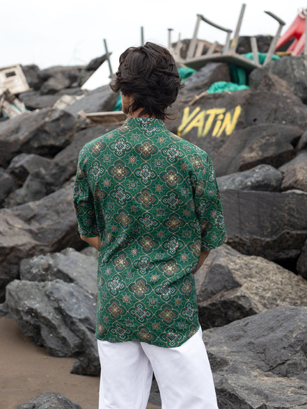 Green Modern Printed Men's Shirt Kurta: Casual Festive Trend