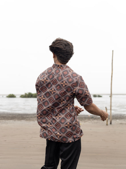 Stylish Beach Look Patterned Shirt: Trendy Men’s Fashion