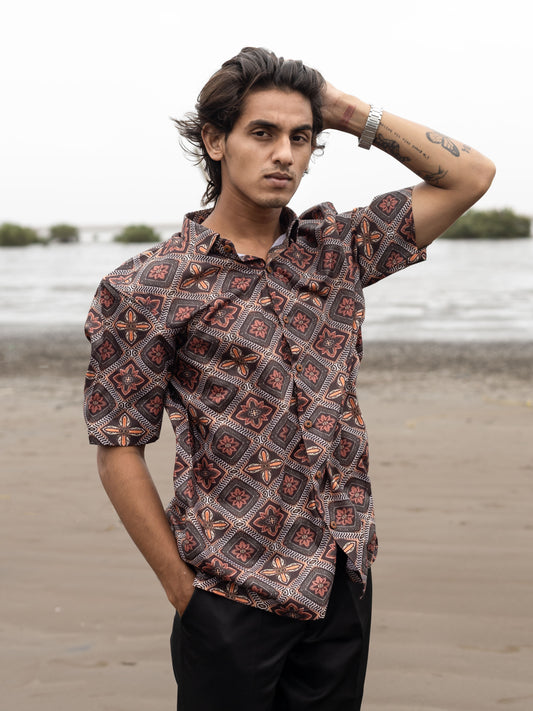 Stylish Beach Look Patterned Shirt: Trendy Men’s Fashion