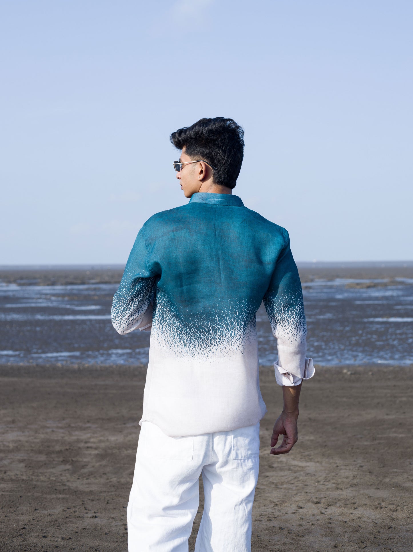 Stylish Ombre Blue Shirt for Men – Perfect Beachwear Elegance